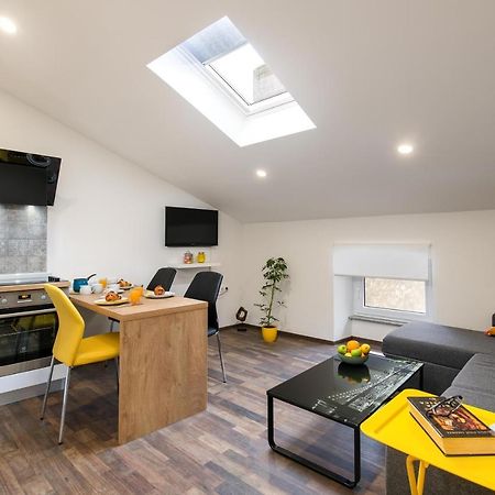 Hana - Attic Apartment In City Center Pula Exterior foto