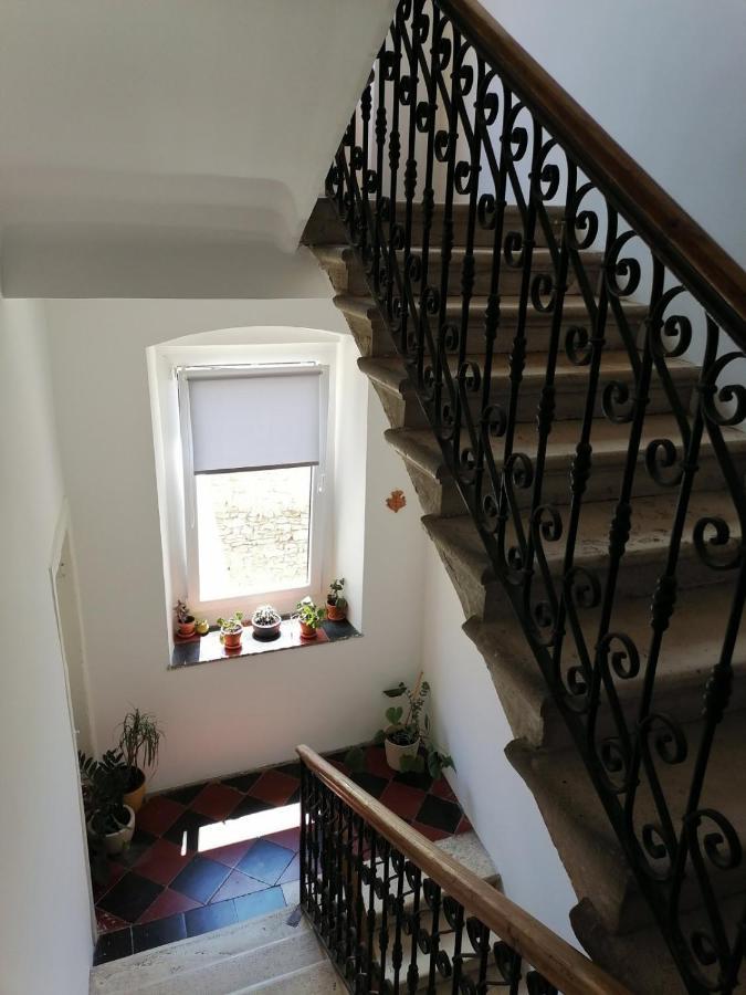 Hana - Attic Apartment In City Center Pula Exterior foto