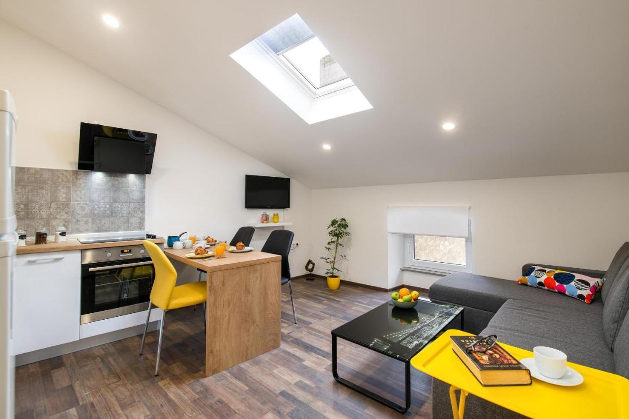 Hana - Attic Apartment In City Center Pula Exterior foto