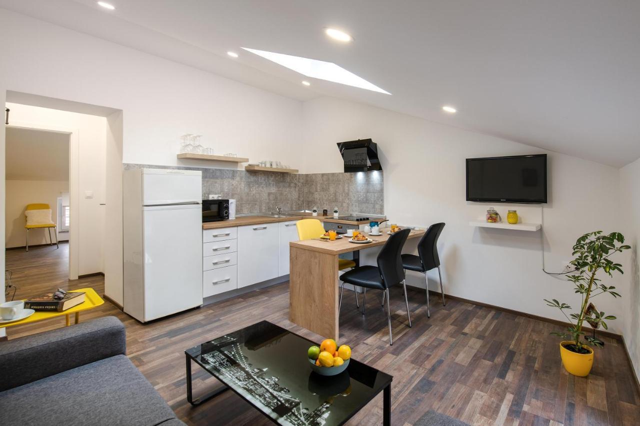 Hana - Attic Apartment In City Center Pula Exterior foto