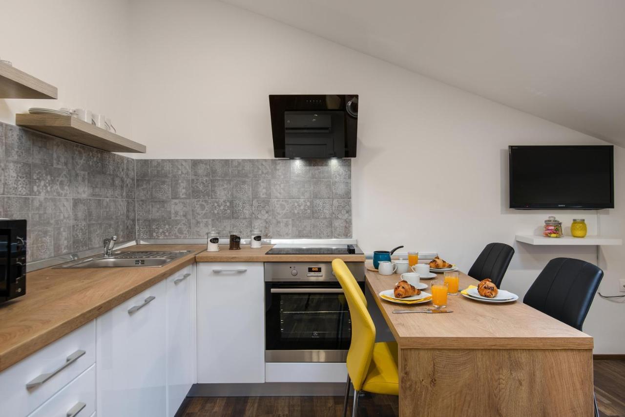 Hana - Attic Apartment In City Center Pula Exterior foto