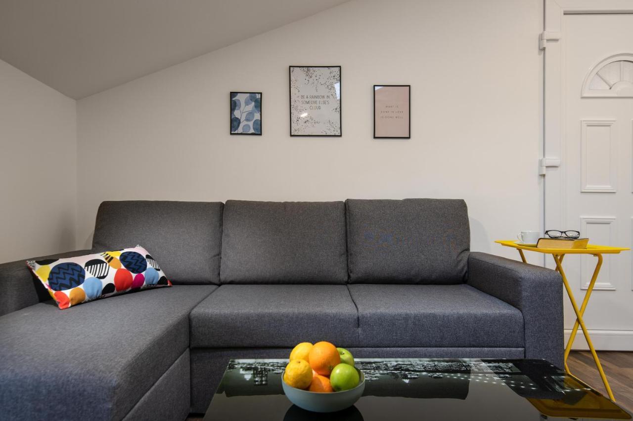 Hana - Attic Apartment In City Center Pula Exterior foto