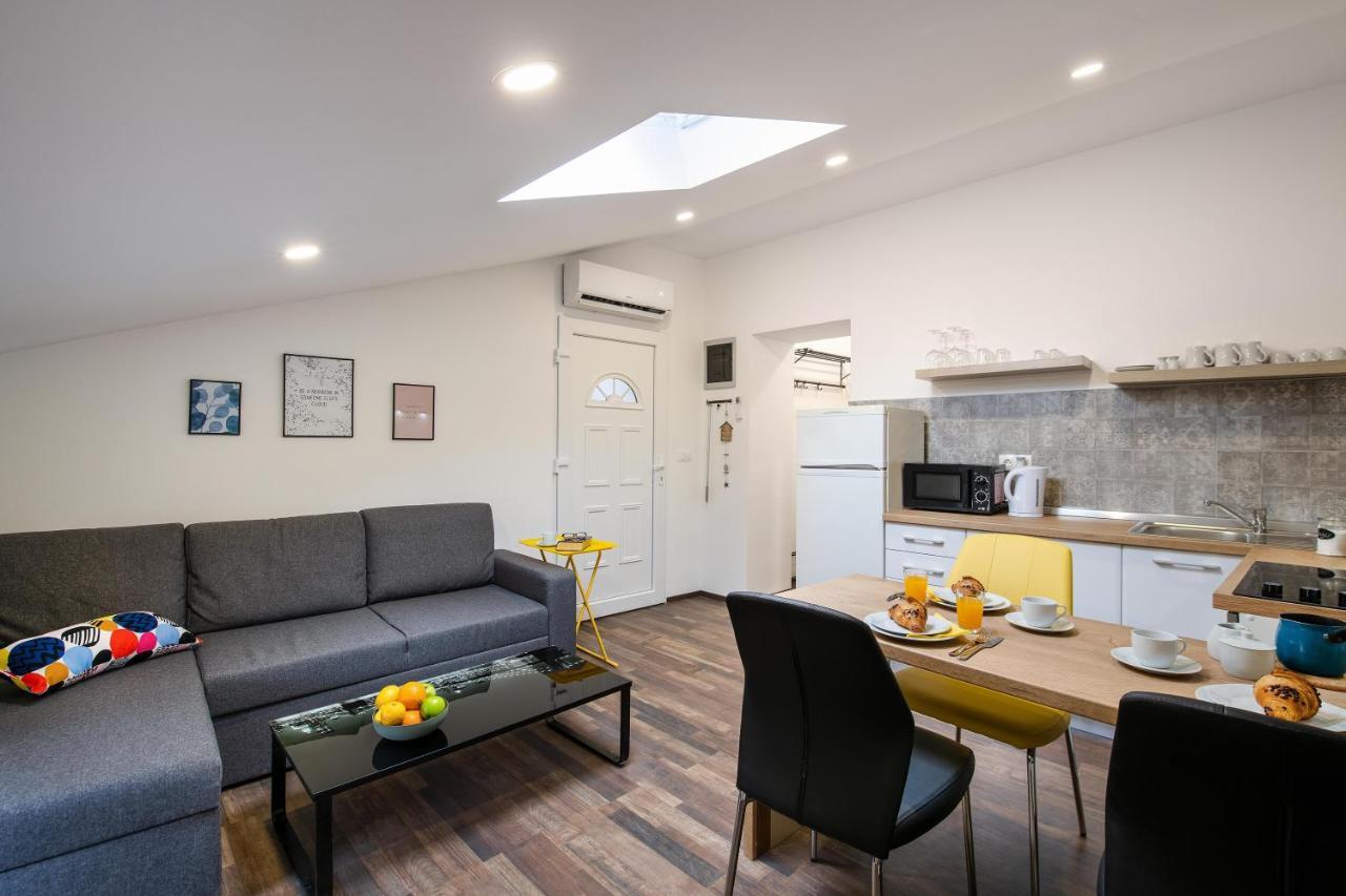 Hana - Attic Apartment In City Center Pula Exterior foto