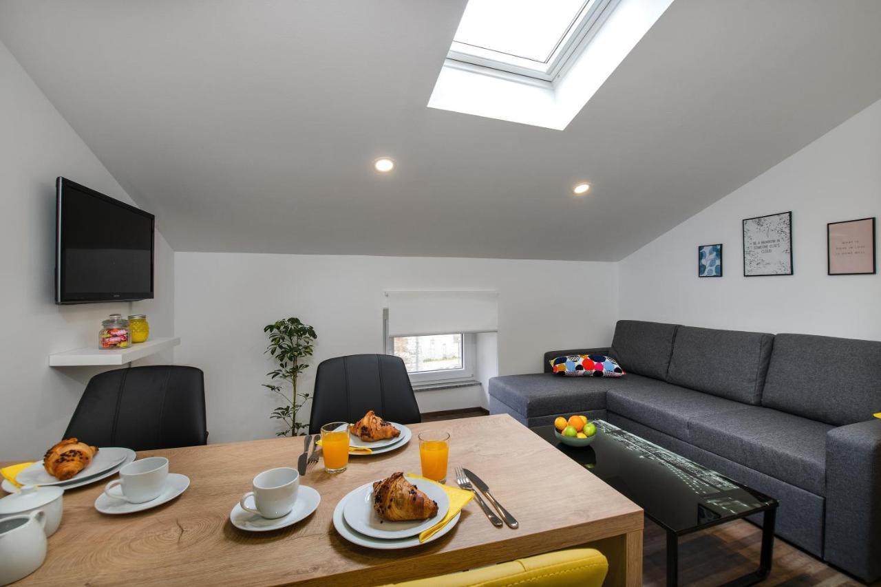 Hana - Attic Apartment In City Center Pula Exterior foto