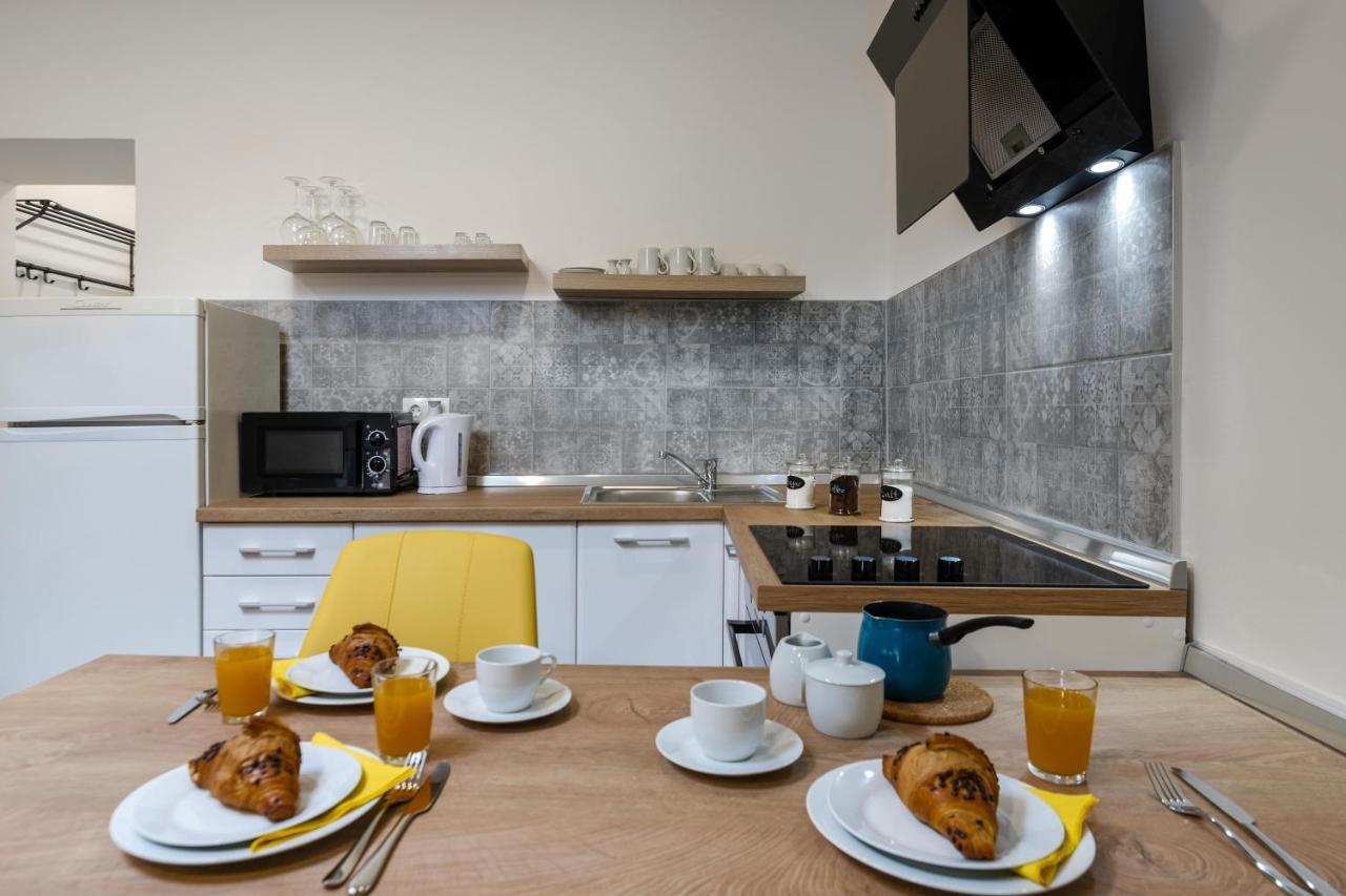 Hana - Attic Apartment In City Center Pula Exterior foto