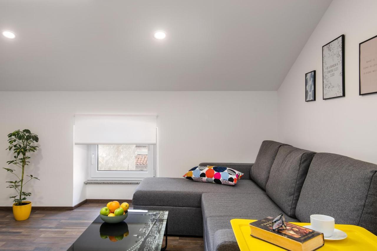 Hana - Attic Apartment In City Center Pula Exterior foto