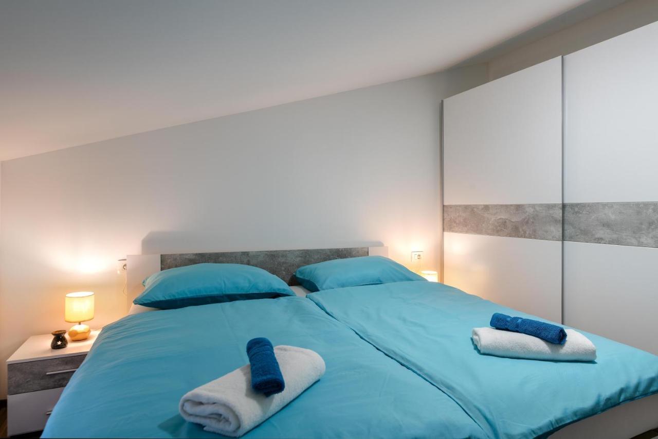 Hana - Attic Apartment In City Center Pula Exterior foto
